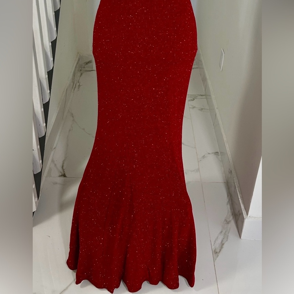 Cache Red Halter Maxi Dress with Sparkle Stretch Open Back. Size 6 - Picture 4 of 6